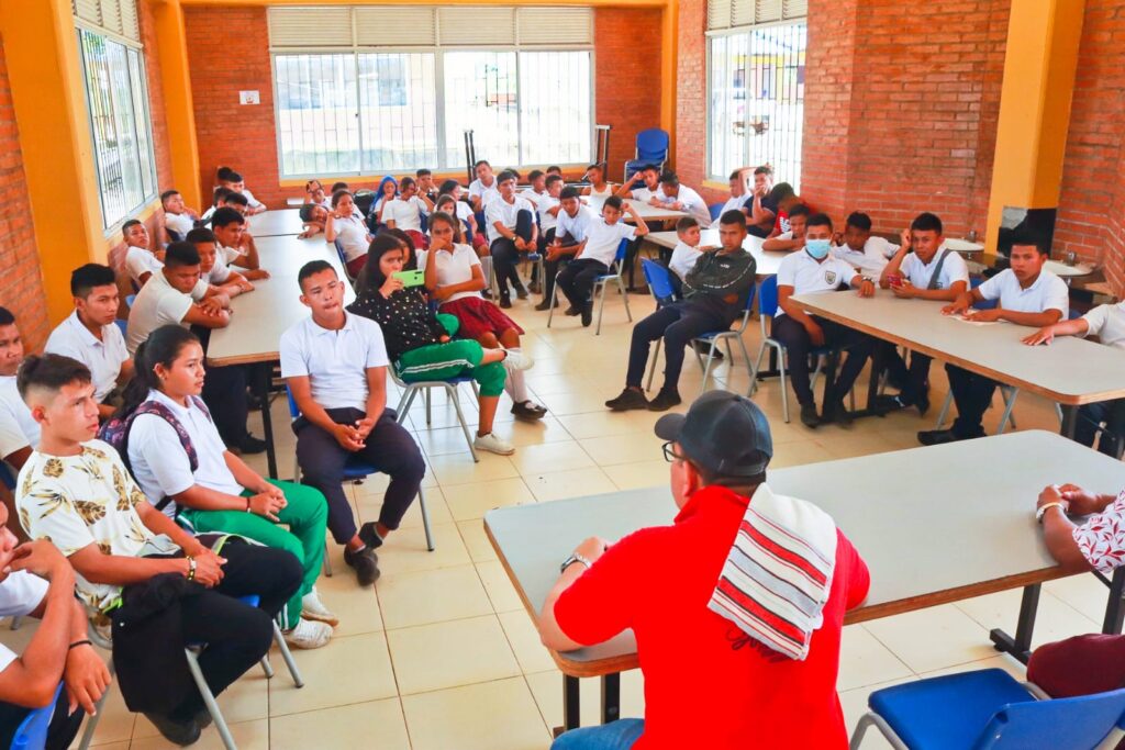Gobierno municipal inició entrega de dotación a residencias de instituciones educativas de Puerto Gaitán