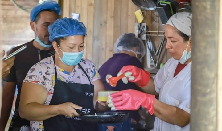 Mujeres de Puerto López trabajan en la transformación de productos agropecuarios