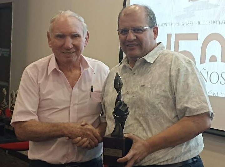 Director de Cofrem agradece la distinción a la Caja de Compensación en los 150 años de periodismo en El Meta