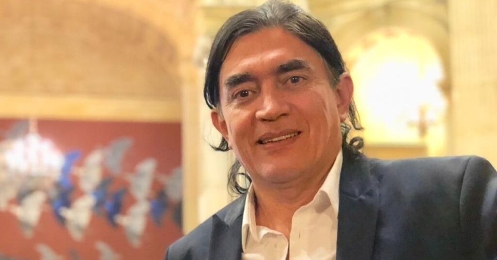 Senador Gustavo Bolívar dice que el galón de gasolina debería estar en 18 mil pesos