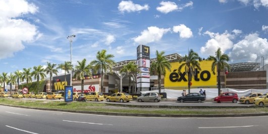 Viva empezó a cobrar el parqueadero a sus clientes