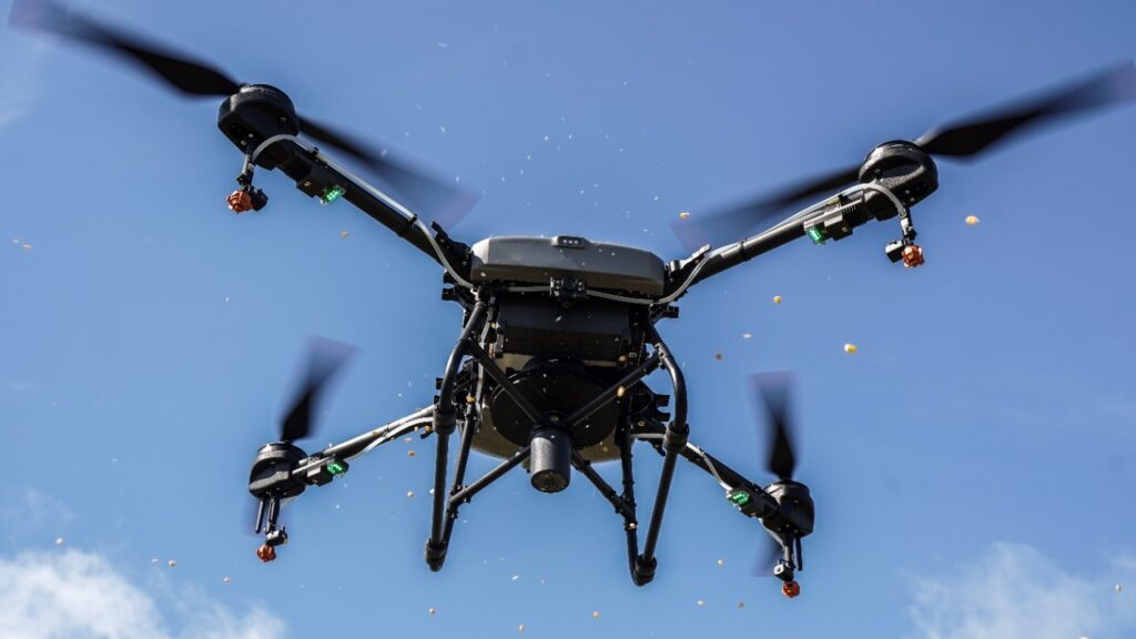 Cormacarena es pionera en la investigación de siembra con drones para luchar contra la deforestación en el país