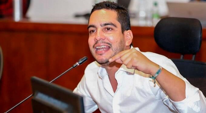 Procuraduría formuló pliego de cargos contra el senador Alex Flórez por presuntas expresiones calumniosas contra patrulleros de Cartagena