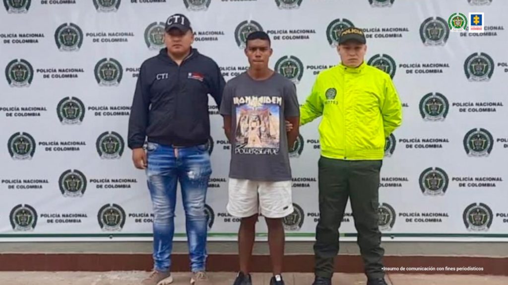 Tras la reja por pegarle al papá