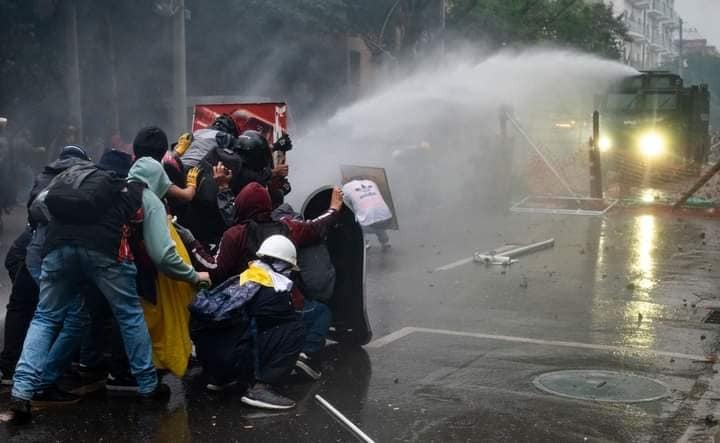 Una revolución la H.p.: La amenaza de la Primera Línea si no gana Petro