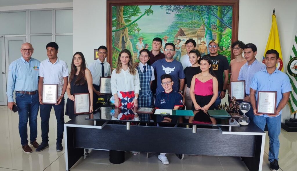 Estudiantes con los mejores puntajes ICFES serán becados, tres ellos en condición de discapacidad